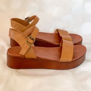 American Eagle brown platform sandals 7.5